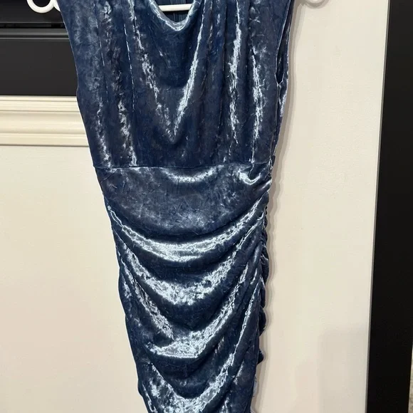 GUESS VELVET DRESS -STUNNING - Picture 2 of 3